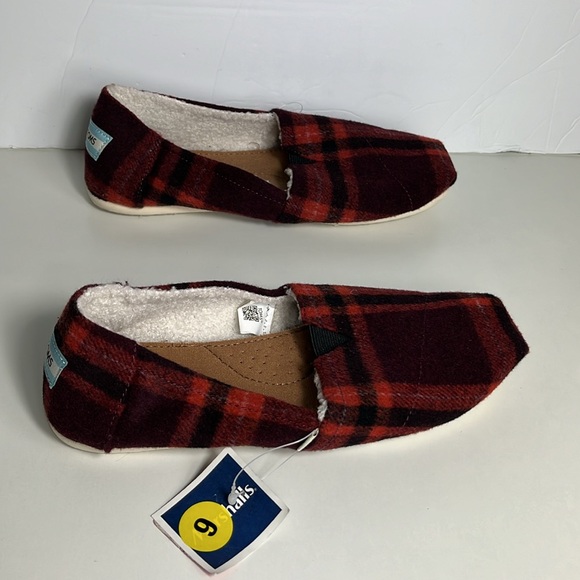 TOMS  Belmont black/red plaid with faux shearling slip on Shoes Women’s 9 NWT - Picture 2 of 7